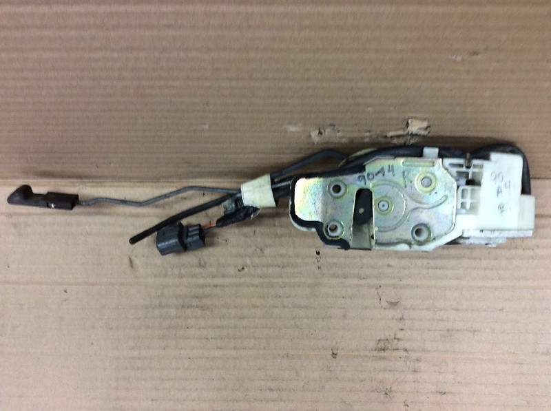 90 91 Accord 4DR LX EX SE Right Front Door Latch Pwr Lock Assy Used OEM