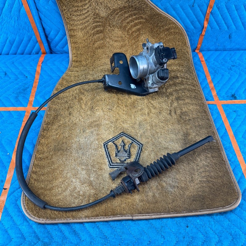 1989–1991 CHRYSLER TC MASERATI Throttle Body with Cable 4307897 0218 OEM