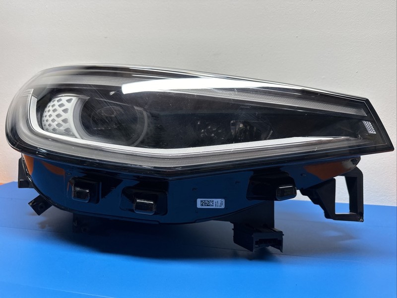 11A941036B | 2021 - 2023 VOLKSWAGEN ID4 PASSENGER RIGHT SIDE LED HEADLIGHT OEM