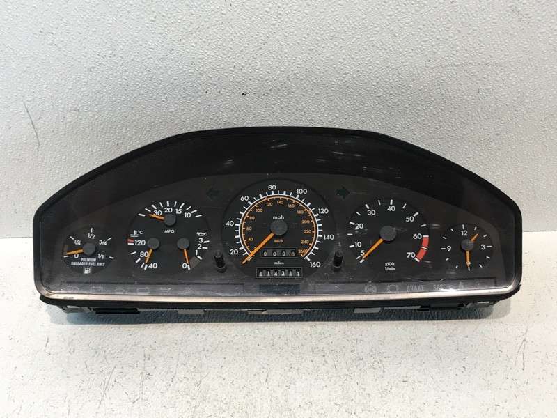 96-02 Mercede SL500 Instrument Cluster Gauge Speedometer 114,311k OEM 1405409447