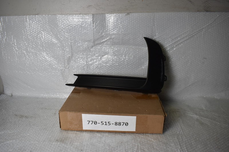 PORSCHE MACAN BUMPER TRIM RIGHT SIDE 2022-2024 OEM 95B 807 820