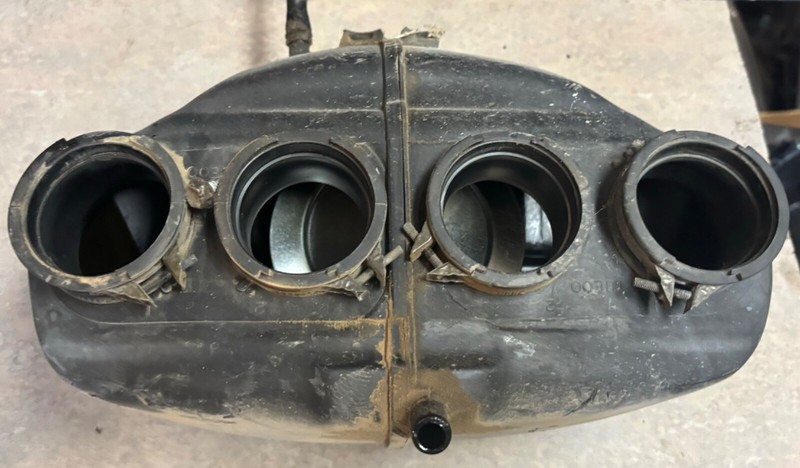2002 Suzuki GSX750 GSX 750F Katana Air Filter Intake Box Lid Manifold Housing Z6