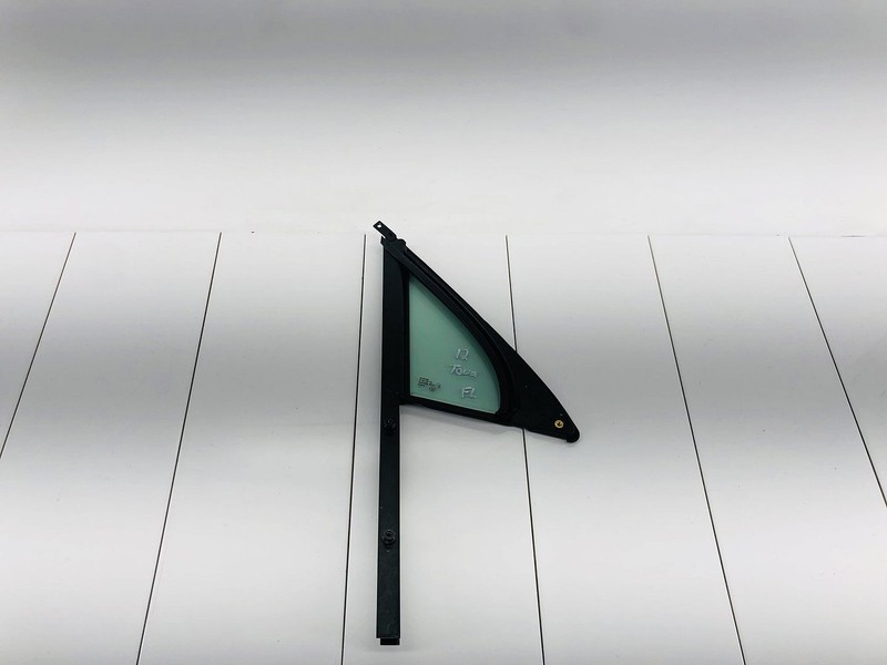 11-17 VOLKSWAGEN TOUAREG FRONT LEFT DRIVER SIDE DOOR CORNER GLASS OEM