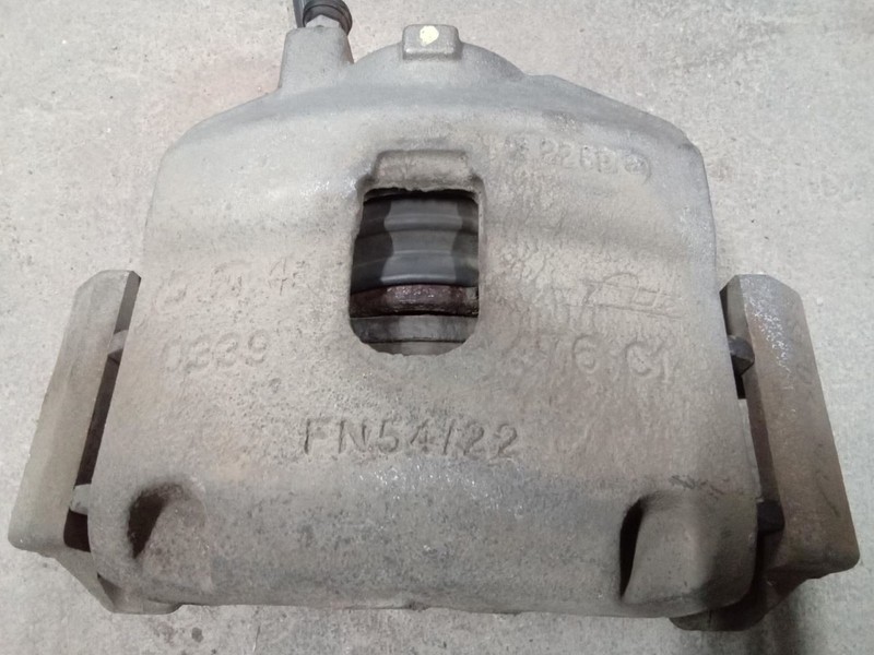 2012-2015 Fiat 500 RH Front Brake Caliper Standard Brakes Silver 68165984AA