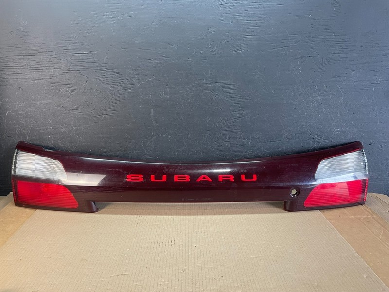 2002 - 2004 Subaru Outback Trunk Hatch Lid Tail Light Panel OEM Center AE3438 DG
