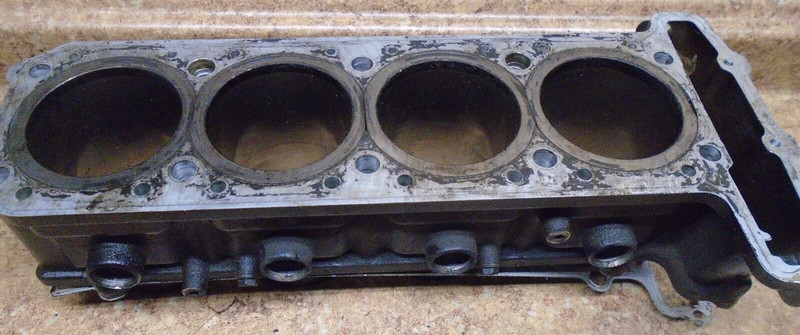 2000 2001 Kawasaki ZG1000 ZG 1000 Concours Engine Cylinder Block Motor Barrels