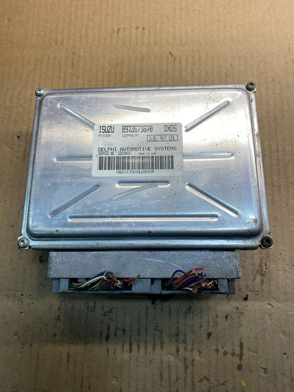 2002 2004Isuzu Rodeo ECU ECM Engine Control Computer Z4724 DG