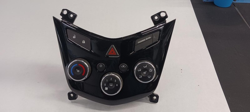 17-'19 CHEVROLET SONIC Heat AC Controller w/heated seat OEM Guaranteed!