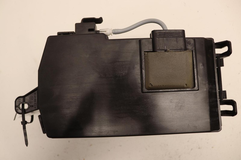 2012-2018 MERCEDES CLS550 W218 DYNAMIC SEAT VACUUM PUMP RESERVOIR OEM