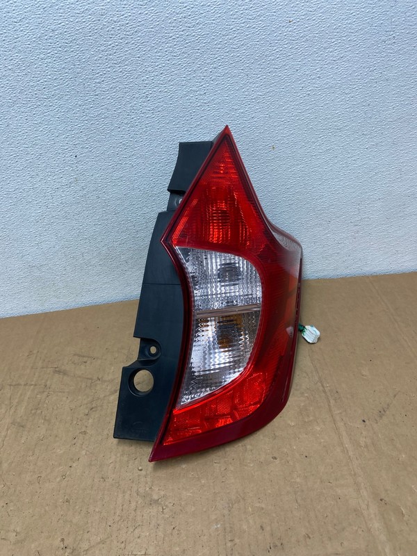 2014 - 2019 Nissan Versa Note Hatchback Right Passenger Tail Light Oem AC8626 LK