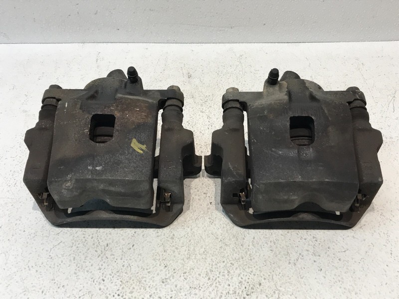 01-05 Toyota Rav4 Front Brake Caliper Left LH Driver Right RH Passenger OEM Pair