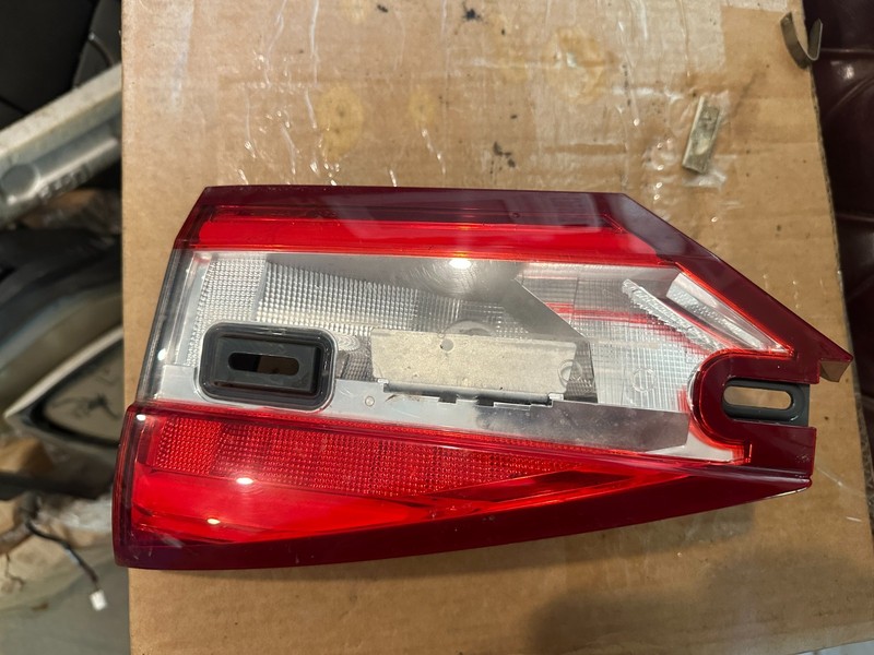 17 18 FORD FUSION RH OEM PASSENGER INNER TAILLIGHT TAIL LAMP ASSEMBLY
