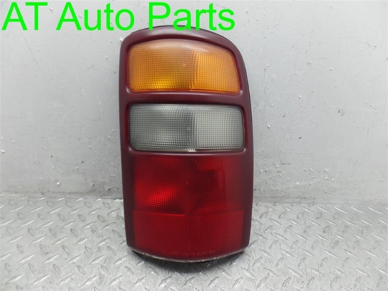 2000-2003 CHEVY TAHOE GMC YUKON RIGHT SIDE PASSENGER TAIL LIGHT OEM 19168991