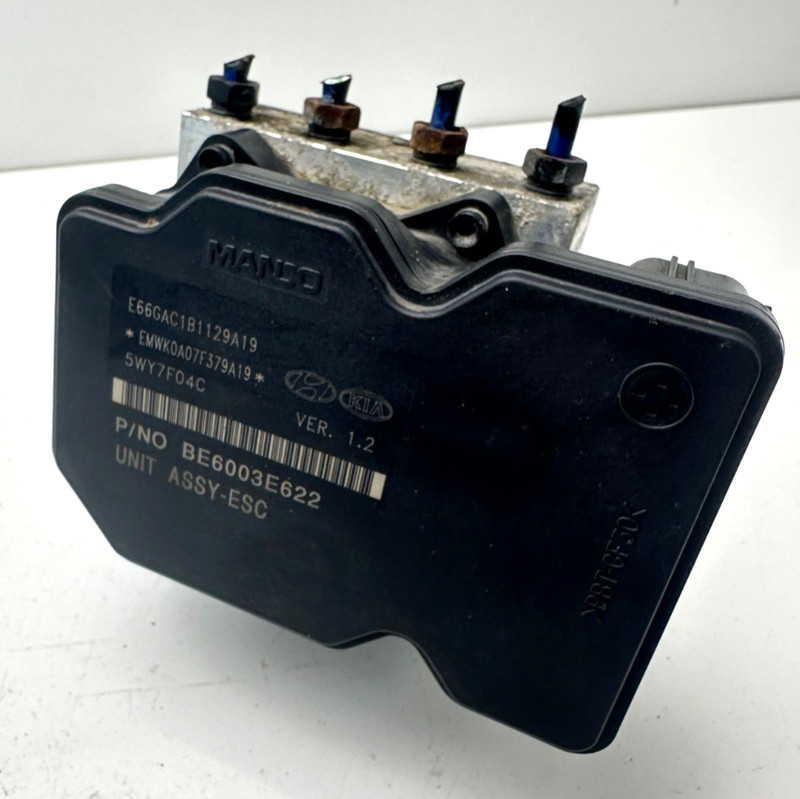 2011-2013 Kia Sorento ABS Pump Control Module OEM 58910-1U860
