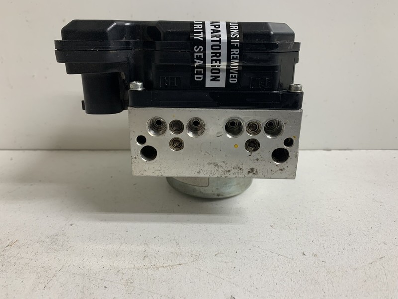 2011 Nissan Juke FWD Anti Lock Brake Pump Actuator & Modulator 47660 1KC3A ABS