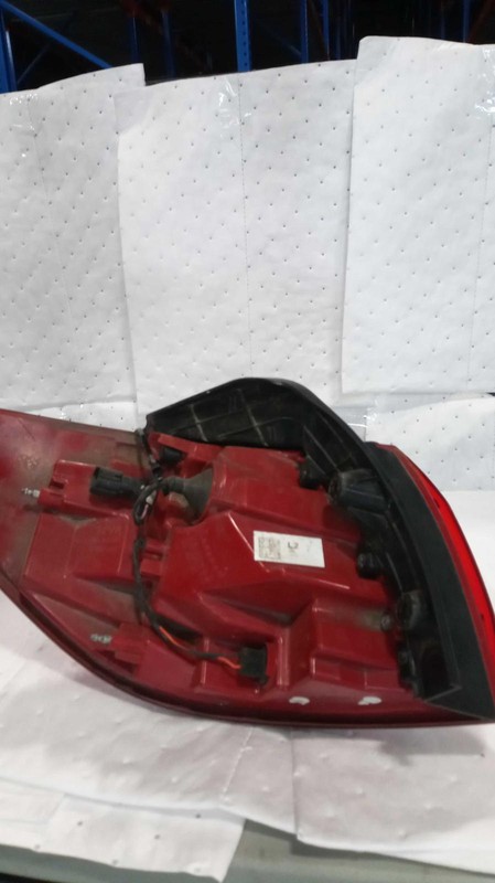 2014-2016 KIA Sportage RH Tail Light Assembly LED Red OEM 269865 102K Miles
