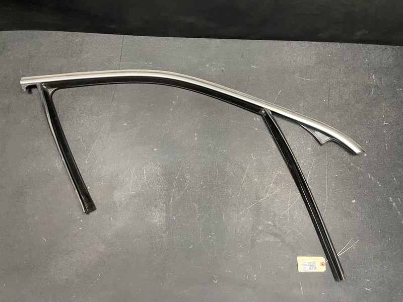 Front Right Door Window Glass Run Channel 2018 Mercedes GLS 550 1667254200 17 19