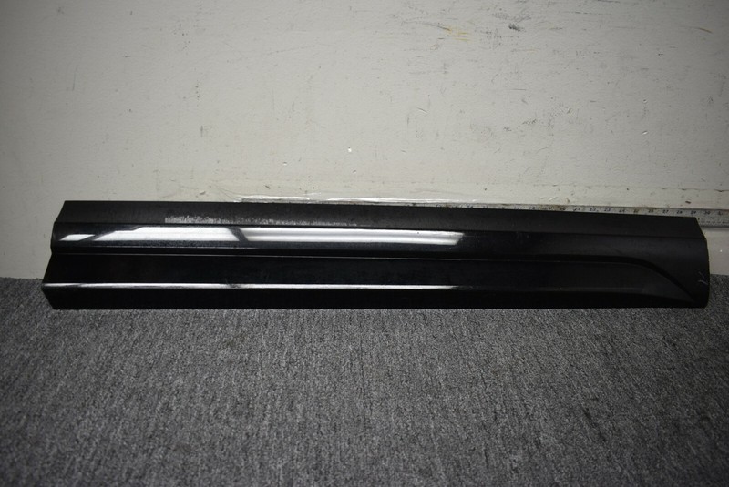 2011 2012 2013 2014 AUDI Q3 PASSENGER RIGHT SIDE FRONT DOOR LOWER TRIM MOLDING