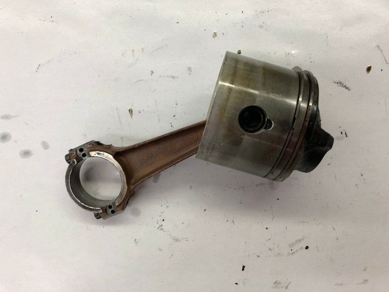 Evinrude Johnson 115hp Piston and rod assy STD Bore 393271 FRESHWATER!