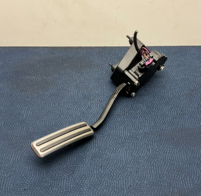 5-10 Saturn Sky Pontiac Solstice Gas Accelerator Throttle Position Pedal OEM 69K