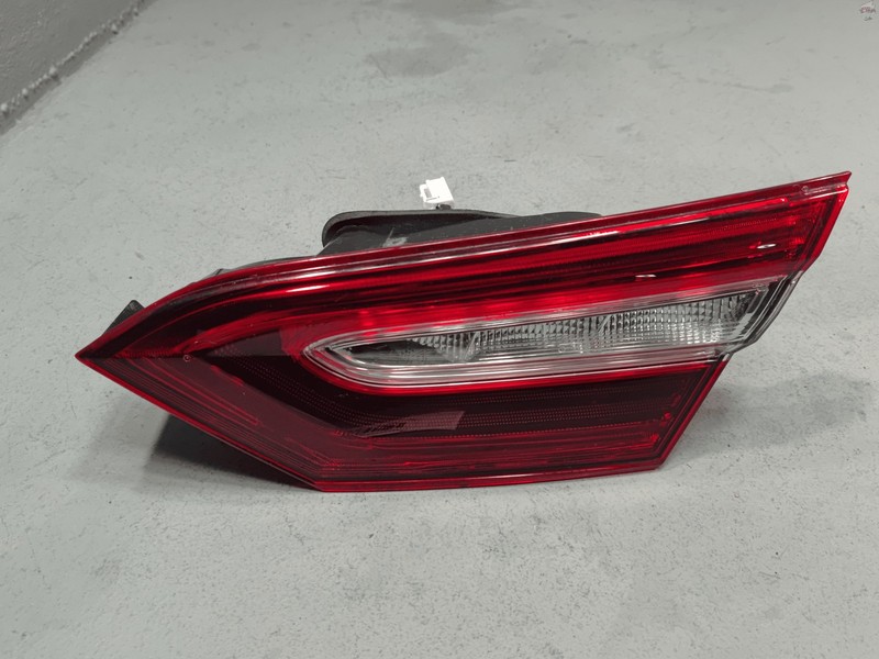 TOYOTA CAMRY 2018-2020 REAR PASSENGER SIDE INNER TAILLIGHT LIGHT LAMP OEM