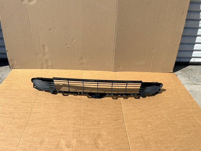 ✅ 2017 2023 TESLA MODEL 3 FRONT LOWER BUMPER GRILLE 1085927-06-C