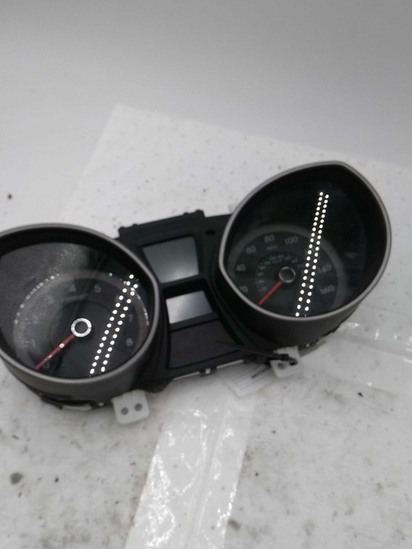 2016 Hyundai Elantra Speedometer Gauge OEM White 94004A5610 102K Miles