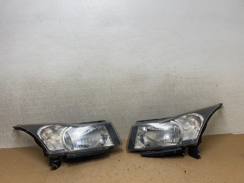 2011 to 2015 Chevrolet Cruze Halogen Left+Right Set Headlights W9032 DW
