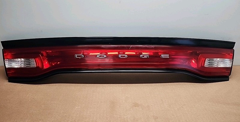 57010652AF | 2011-2014 Dodge Charger Center Trunk Tail Light Brake Lamp TESTED
