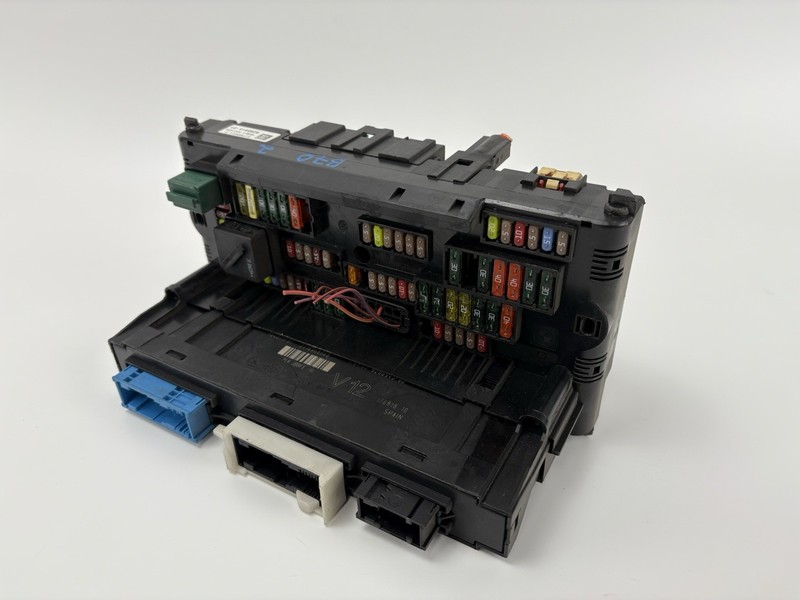 2011-2016 BMW 535i Front Power Distribution Fuse Relay Box 9252815-01 OEM