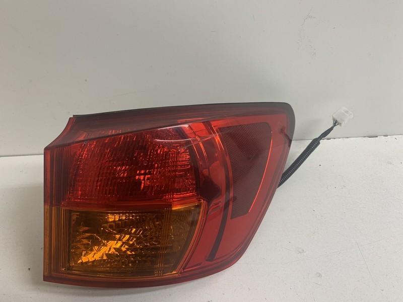 2006-2008 Lexus IS250 IS350 Right Passenger Tail Light Lamp Taillight Taillamp