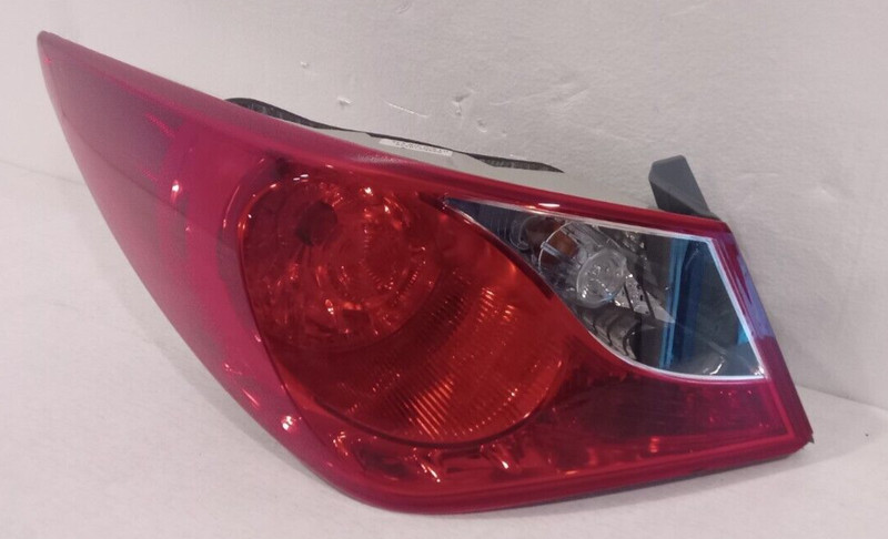 2011-2014 HYUNDAI SONATA OUTERLH TAIL LIGHT SIDE OEMASSY PART#92401-3Q