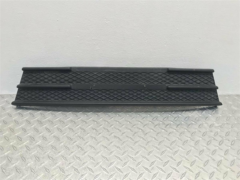 13-16 FORD ESCAPE LOWER CENTER GRILLE OEM 104-02423A