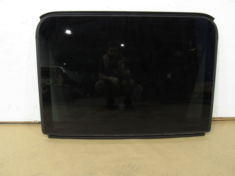 15-18 Porsche Macan 2015 Rear Roof Panoramic Sunroof Window Glass :A