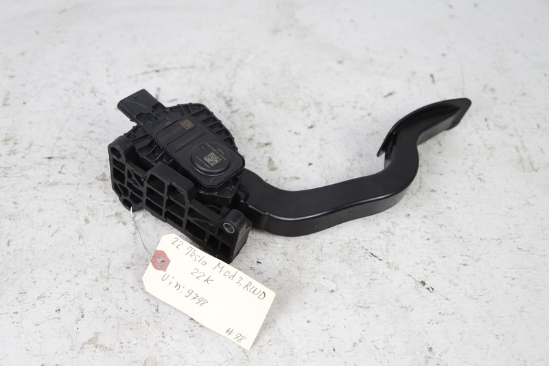 2017-2023 Tesla Model 3 Acceleration Gas Pedal Pad Throttle Sensor Assembly 22K