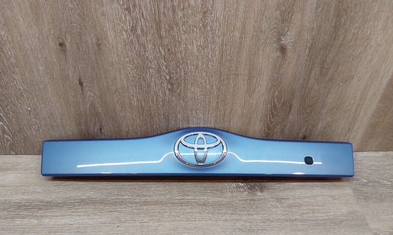 2004-06 Toyota Prius TrunkLid Finish Garnish Panel Molding ASSY OEM 76801-47040