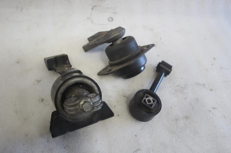 2006 2007 2008 SUZUKI RENO MOTOR ENGINE MOUNTS A/T 3 PIECES