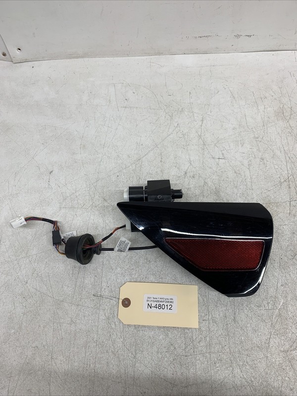 17-22 TESLA Y REAR LEFT DRIVER SIDE DOOR REFLECTOR 1478840-00-A LH 48012 B160