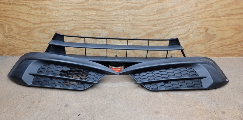 2016-2018 HONDA CIVIC Front Bumper Lower Grille Bezel Cover Set 71102TBAA10 OEM