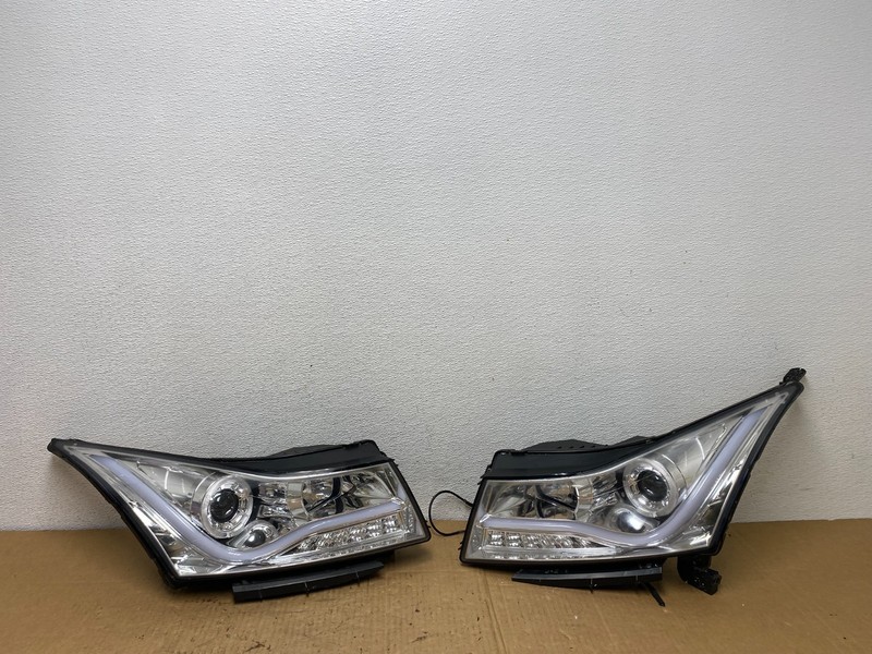 2011 to 2015 Chevrolet Cruze Halogen Left+Right Set Headlights AC7721 DG