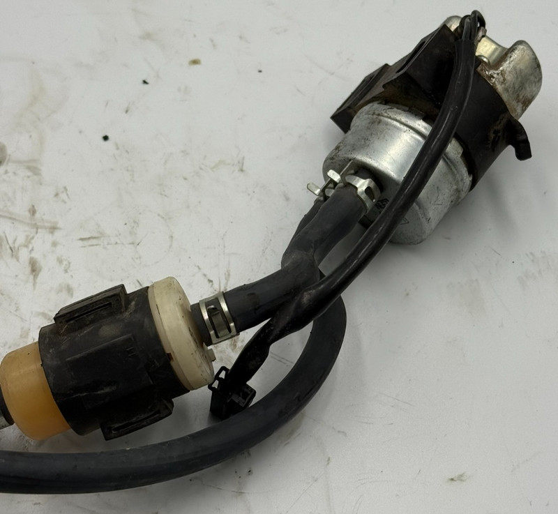 2007 Yamaha XVS650 XVS 650 V Star Fuel Gas Pump Petrol Intake Vstar 07 H7
