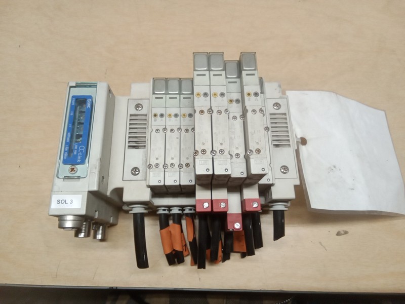 SMC 8 Station Manifold W/ (8) SY3201-5U1 Solenoid Valve & CC-Link