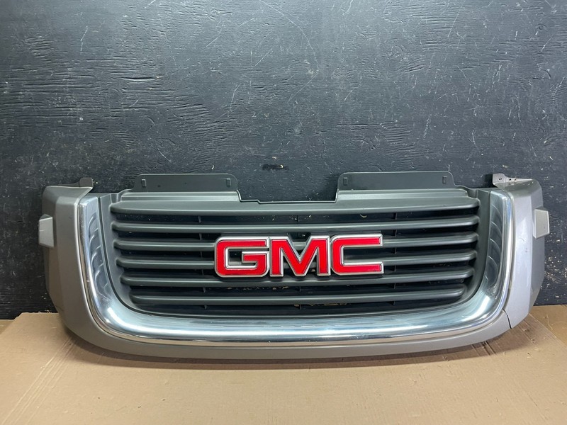 2002 to 2009 Gmc Envoy Front Upper Grill Grille OEM Z8590 DG