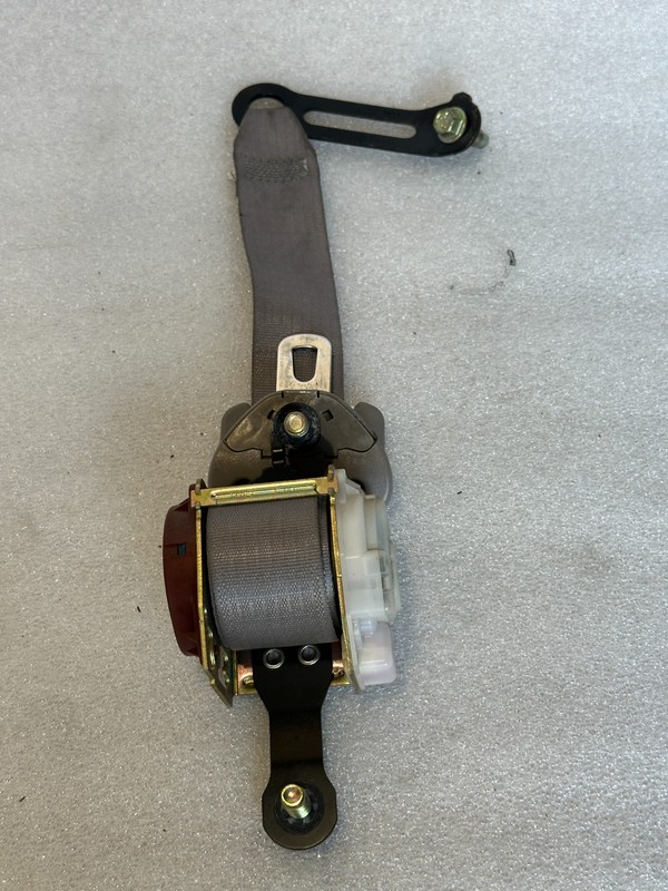 2000-2004 Toyota Tacoma Drivers Left REAR Gray Seat Belt EXTRA CAB P1161b62