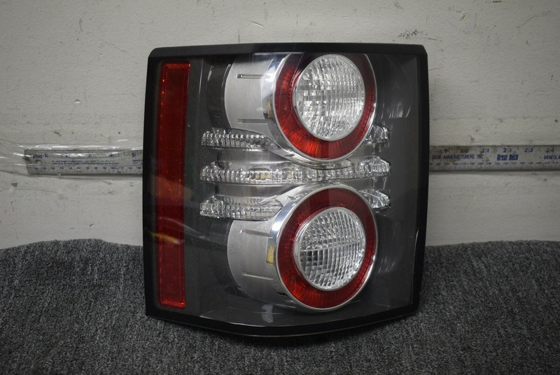 LAND ROVER TAIL LIGHT LEFT SIDE FACTORY OEM