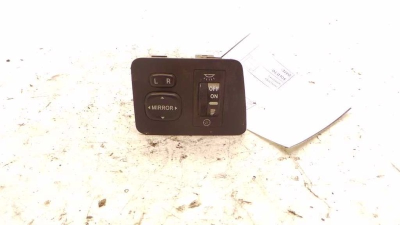 03 MATRIX Dash/Interior/Seat Switch MIRROR SWITCH
