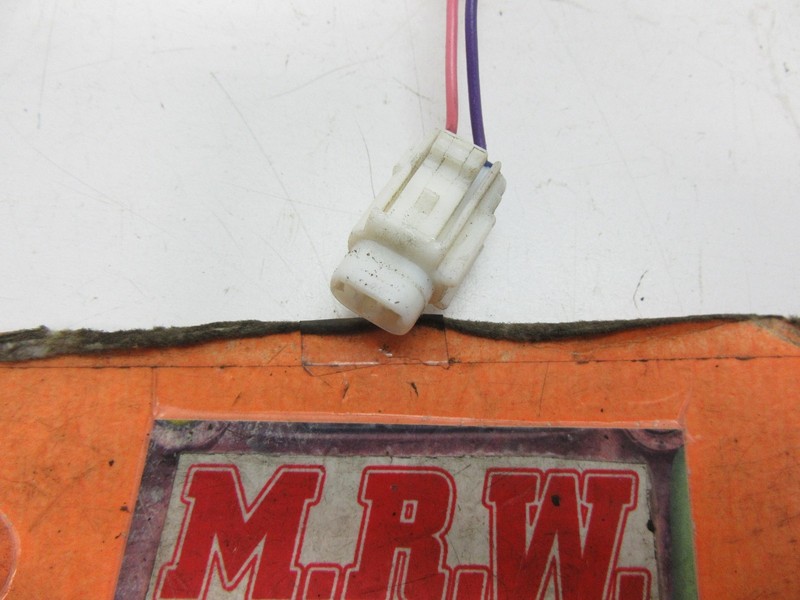WIRE PLUG CONNECTOR PIGTAIL HARNESS END CLIP DOOR PANEL RADIO SPEAKER LEFT RIGHT
