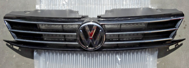 2015-2018 Volkswagen Jetta Front Upper Bumper Grille Grill! Factory Original!