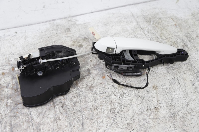 12-18 BMW F30 F31 REAR RIGHT PASSENGER EXTERIOR DOOR HANDLE ACTUATOR WHITE 300