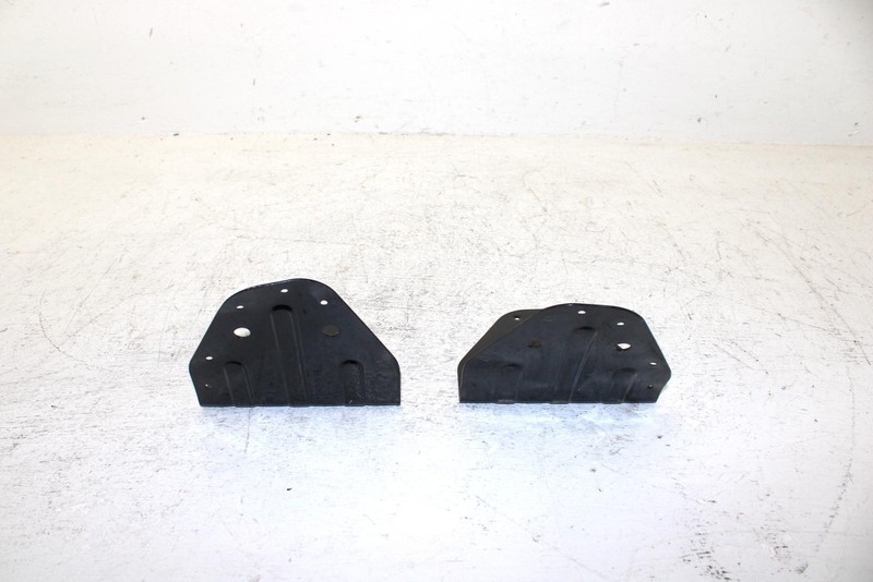 1995 Yamaha Vmax 500 Oem Skid Bracket Set 8CL-21910-00-00 SY34
